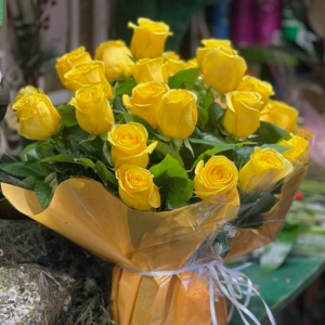 25 Yellow Roses in a Vase